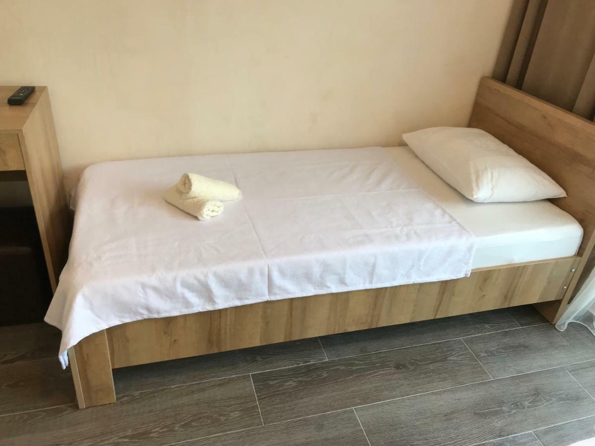 Hotel Charli Gonio Eksteriør bilde